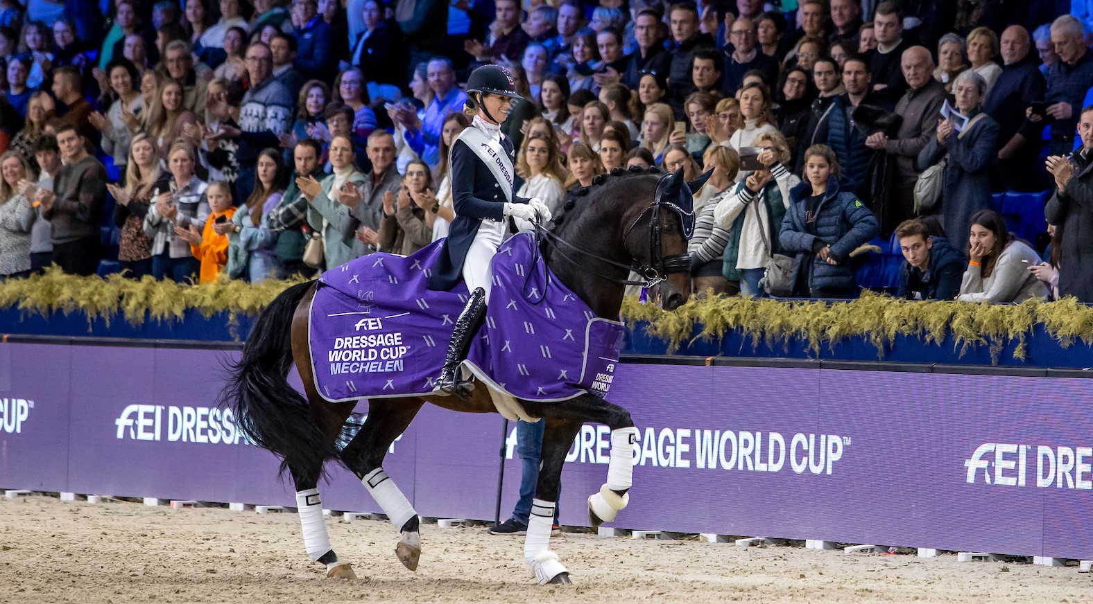 Amsterdam: Dinja van Liere siegt mit neuer Bestmarke